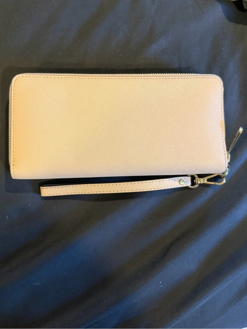 Michael Kors Light Beige Jet Set Continental Wallet